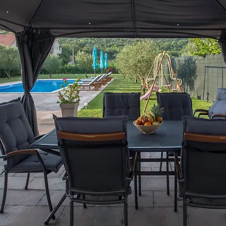 Ferienvilla - Schwimmbad- Imotski- Makarska By Interhome